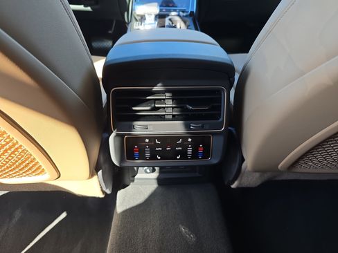 Used 2023 Audi Q8 Premium Plus image 15