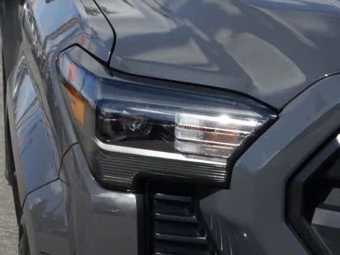 Used 2025 Toyota Tacoma SR5 image 5
