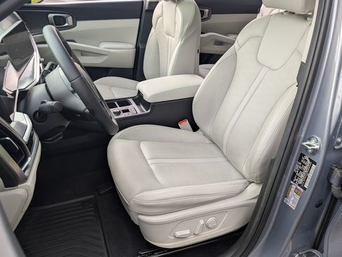Used 2025 Kia Sorento S w/ Panoramic Sunroof Package FWD image 17