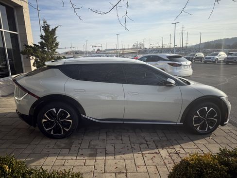 Used 2022 Kia EV6 Wind image 10