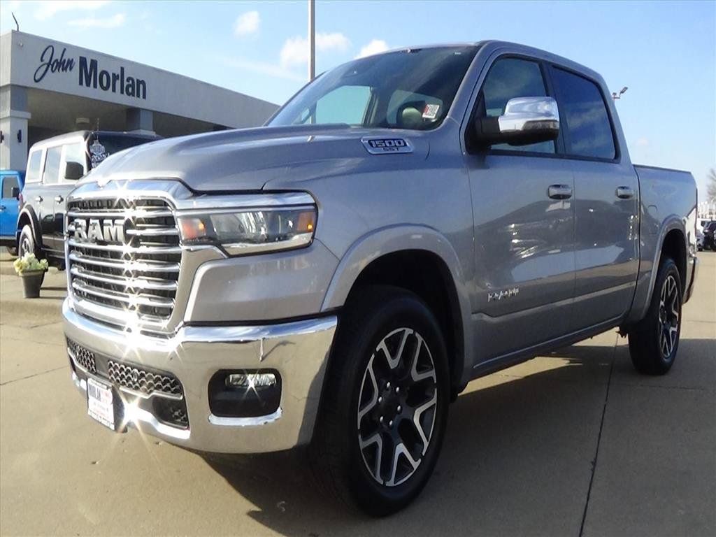 Used 2025 RAM 1500 Laramie AWD/4WD image 3