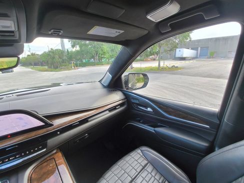 Used 2021 Cadillac Escalade Premium Luxury Platinum AWD/4WD image 30
