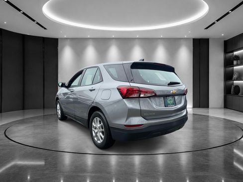 Used 2023 Chevrolet Equinox LS FWD image 4