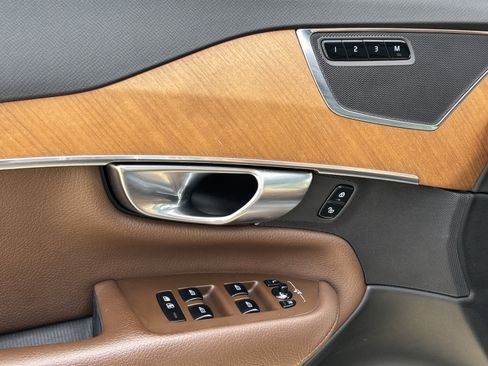 Used 2021 Volvo XC90 T6 Momentum w/ Advanced Package image 15