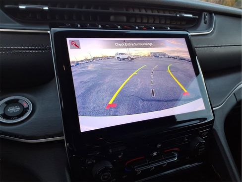 Used 2023 Jeep Grand Cherokee L Limited image 27