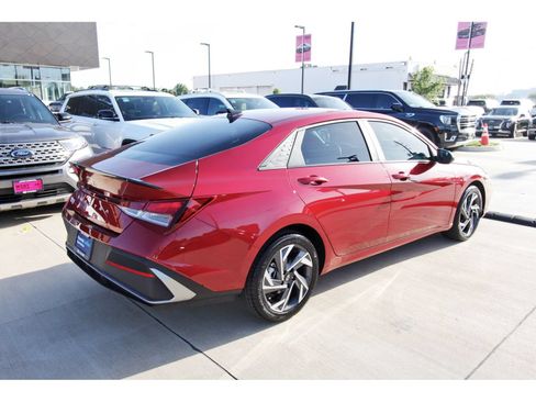 Certified 2025 Hyundai Elantra Sport FWD image 8