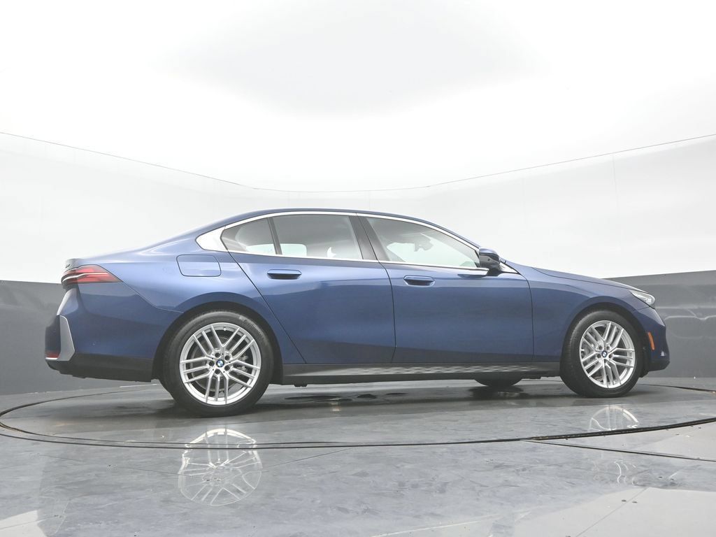 Used 2024 BMW 530i xDrive w/ Premium Package AWD/4WD image 33