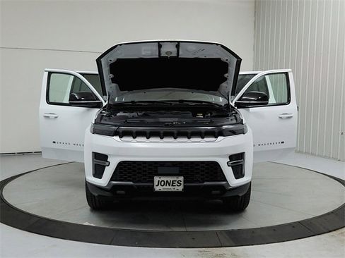 New 2026 Jeep Grand Wagoneer 4WD image 10