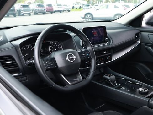 Used 2025 Nissan Rogue SV AWD/4WD image 24