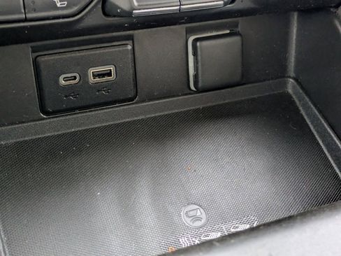 Used 2021 Chevrolet Suburban Z71 image 26