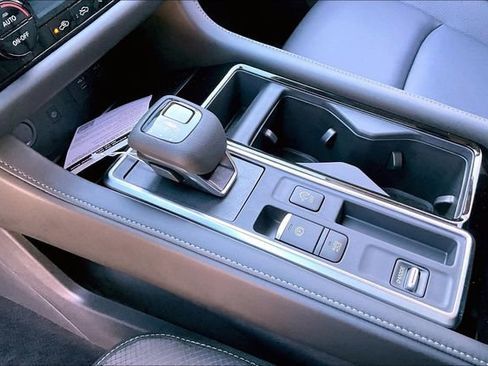 New 2025 Nissan Pathfinder SL image 8