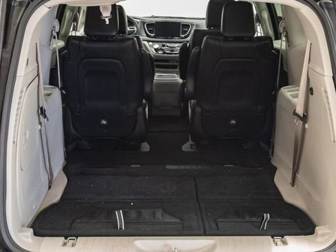 Used 2024 Chrysler Pacifica Limited FWD image 40