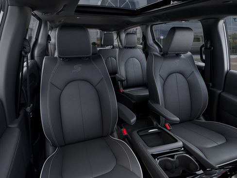 New 2026 Chrysler Pacifica Limited w/ S Appearance Package FWD image 17