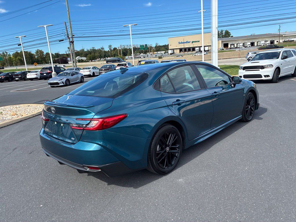 Used 2025 Toyota Camry SE FWD image 9