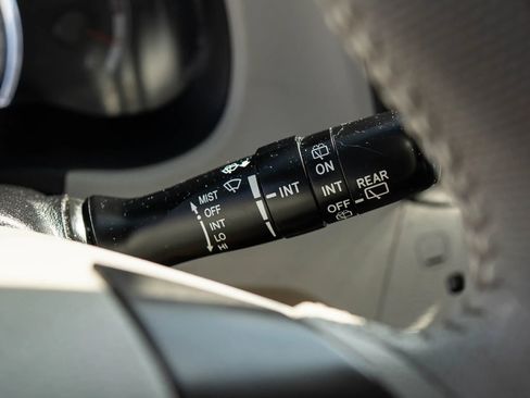 Used 2014 Toyota Sienna SE FWD image 32