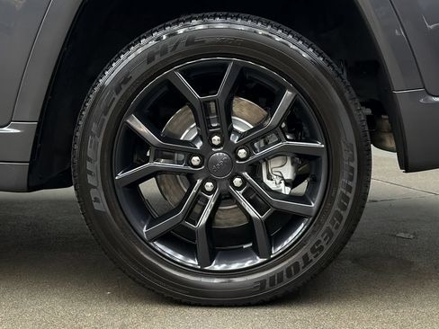Used 2023 Jeep Grand Cherokee 30th Anniversary AWD/4WD image 12