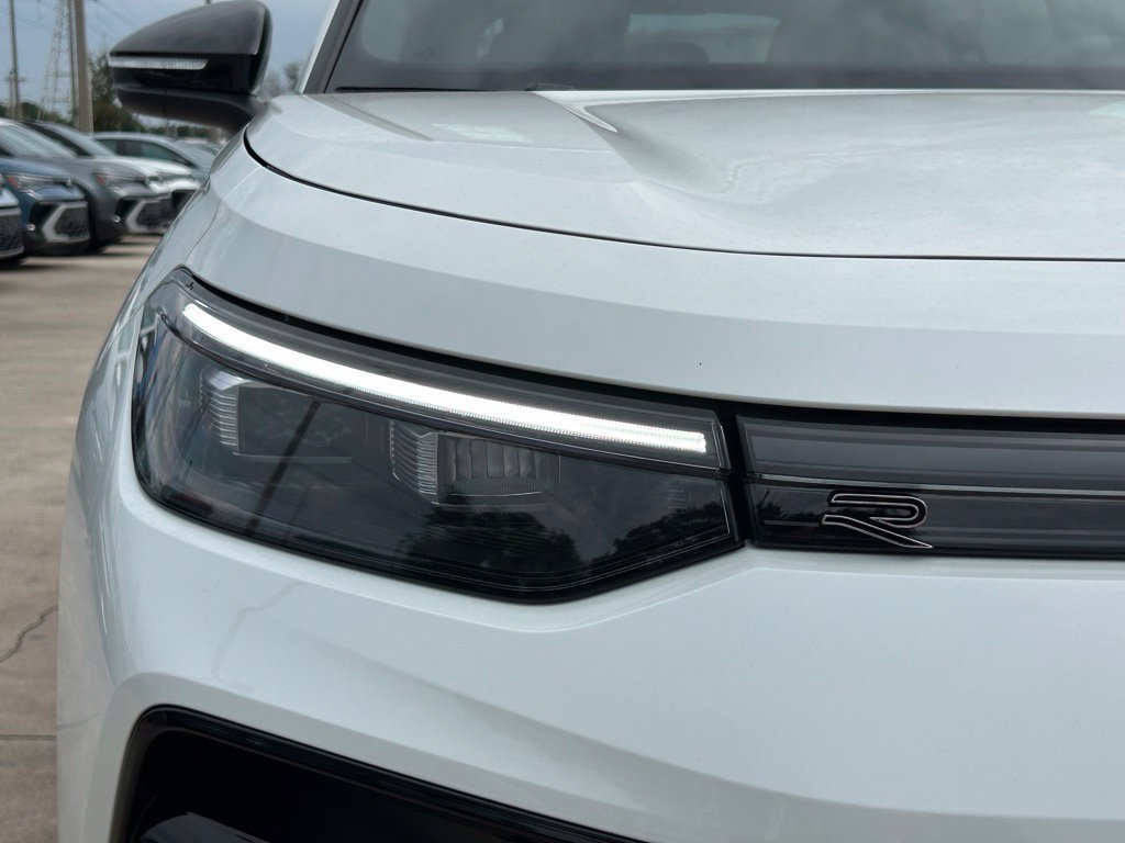 New 2026 Volkswagen Tiguan SE R-Line FWD image 40