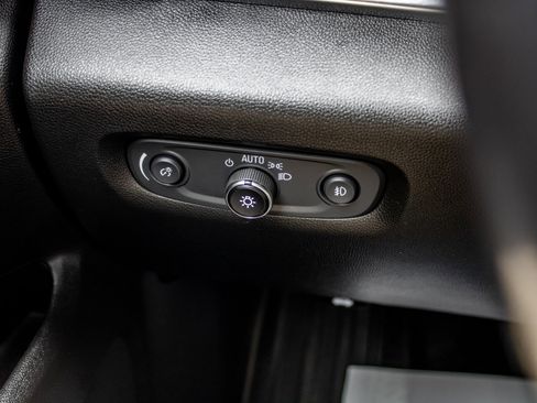 Used 2021 Chevrolet Traverse LT w/ LT Premium Package image 38