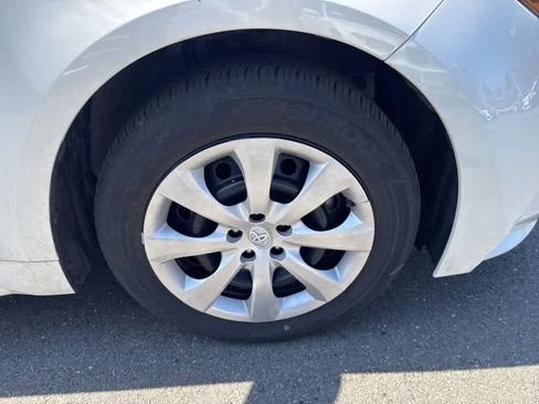 Used 2020 Toyota Corolla LE image 25