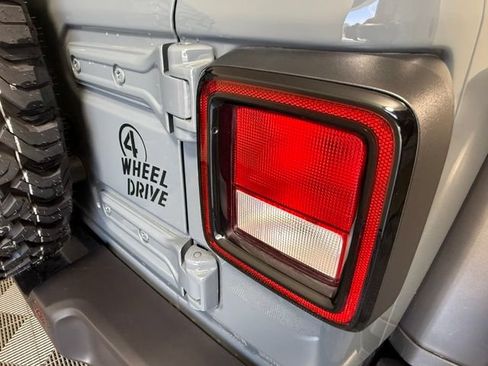 Used 2024 Jeep Wrangler Unlimited Sport AWD/4WD image 9