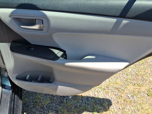 Used 2015 Toyota Camry XLE w/ Convenience Package FWD image 11