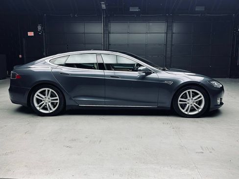 Used 2015 Tesla Model S 85D AWD/4WD image 8