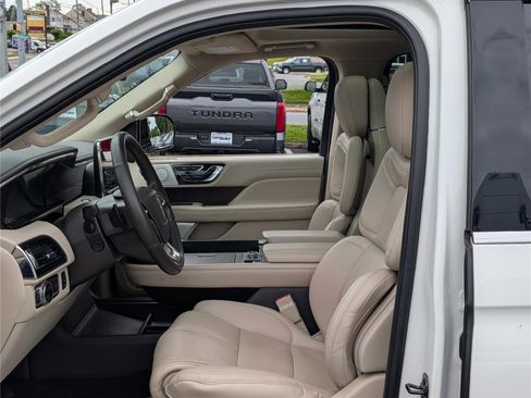 Used 2021 Lincoln Navigator Reserve w/ Luxury Package AWD/4WD image 17
