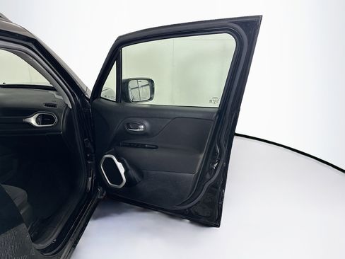 Used 2021 Jeep Renegade Latitude image 32