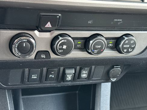 Used 2019 Toyota Tacoma SR5 image 21