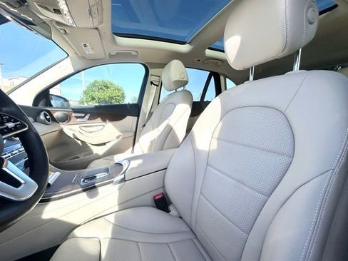 Used 2021 Mercedes-Benz GLC 300 4MATIC image 15