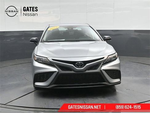 Used 2022 Toyota Camry SE image 5