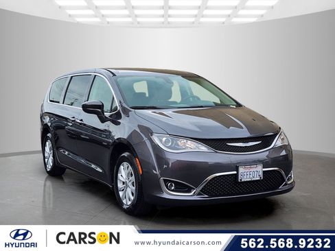 Used 2018 Chrysler Pacifica Touring Plus FWD image 1