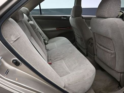 Used 2004 Toyota Camry XLE FWD image 19