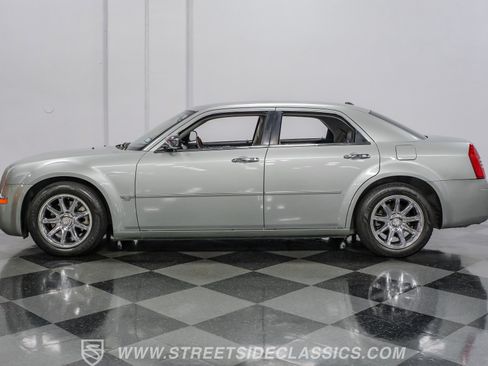 Used 2005 Chrysler 300 C w/ Navigation & Sound Group II RWD image 7