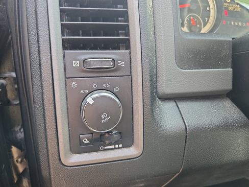 Used 2019 RAM 1500 Express RWD image 12