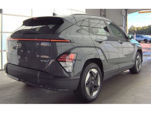 Used 2024 Hyundai Kona SEL FWD image 3