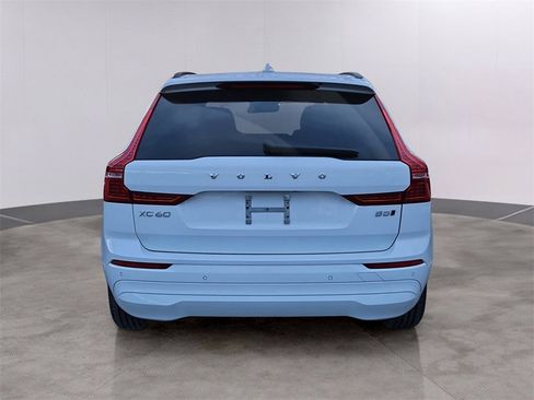 Used 2022 Volvo XC60 B5 Momentum image 5