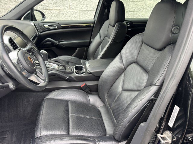 Used 2016 Porsche Cayenne w/ Premium Package AWD/4WD image 10