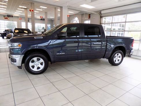 Used 2025 RAM 1500 Big Horn AWD/4WD image 4