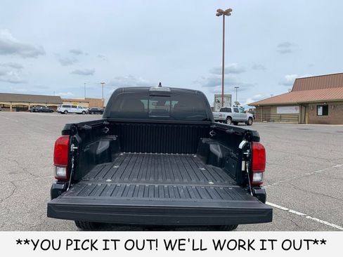 Used 2022 Toyota Tacoma SR5 RWD image 9