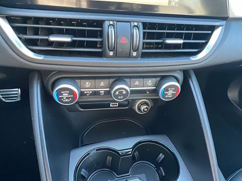 Used 2025 Alfa Romeo Giulia AWD w/ Veloce Package AWD image 34