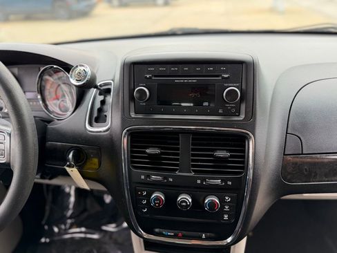 Used 2016 Dodge Grand Caravan American Value Package FWD image 18