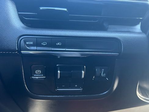 Used 2022 Cadillac Escalade Premium Luxury w/ LPO, Radiant Package image 27