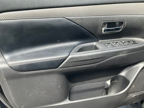 Used 2019 Mitsubishi Outlander SEL AWD/4WD image 27
