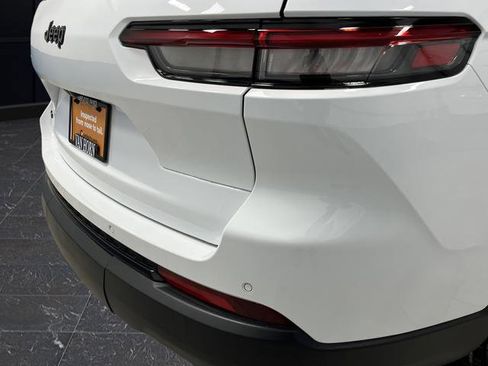 Used 2024 Jeep Grand Cherokee L Altitude image 32