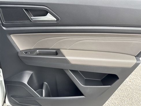 Used 2023 Volkswagen Atlas Cross Sport SE image 33