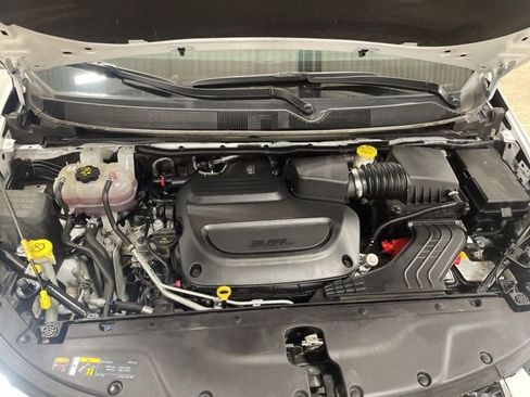 Used 2024 Chrysler Pacifica Touring-L image 33