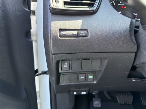 Used 2017 Nissan Rogue S FWD image 13