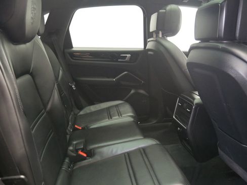 Certified 2023 Porsche Cayenne AWD/4WD image 29