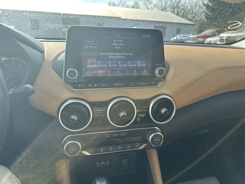 Used 2022 Nissan Sentra SV w/ SV Premium Package image 11